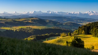 Am 23. Juni war es oft wolkenlos und bis 35 Grad heiss. Bild vom Bantiger. Am 23. Juni war es oft wolkenlos und bis 35 Grad heiss. Bild vom Bantiger.