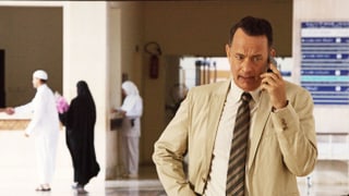 Tom Hanks als Alan Clay am Handy. 