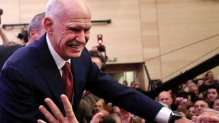 Papandreou im Bad der Menge.
