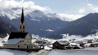 Das ländliche Surses an einem schönen Wintertag.
