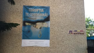 «Korruption korrumpiert dich»: EIn Plakat an einem Amtsgebäude in Alexandria.