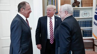 Trump mit Lawrow und dem russischen Botschafter 
