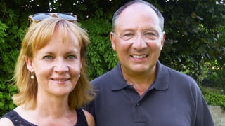Beni Thurnheer und seine Kathrin lächelnd. Beni Thurnheer und seine Kathrin lächelnd.