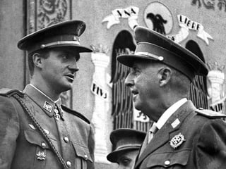 Franco (rechts) im Gespräch mit dem spanischen König Juan Carlos im Jahre 1966. 