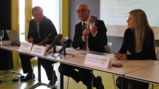 Isaac Reber (Mitte) neben Fraktionschef Klaus Kirchmayr und Parteipräsidentin Florence Brenzikofer.