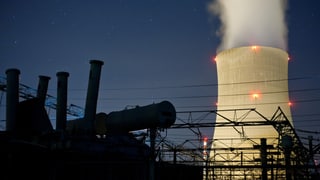 Kernkraftwerk Gösgen bei Nacht.