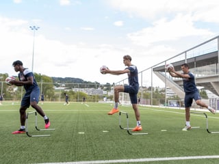 Die Spieler der Super-League-Klubs. Im Bild: Das Training von Aufsteiger Lausanne-Sport.