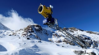 Eine Schneekanone am Stubaier Gletscher.