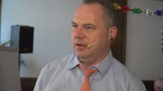 Mann mit Mikrofon. Mann mit Mikrofon.