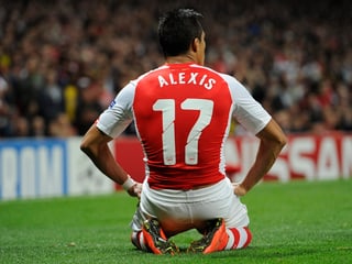 Rückenansicht von Alexis Sanchez im Arsenal-Dress mit der Nummer 17.