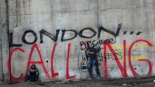 Graffiti an einer Wand. Es steht «London Calling».