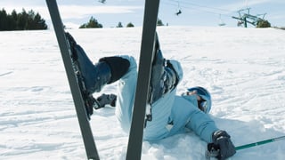 gestürzter Skifahrer