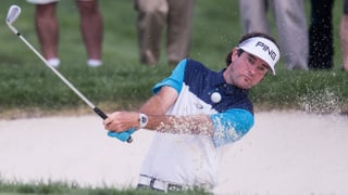 Bubba Watson shlägt aus dem Bunker hinaus.