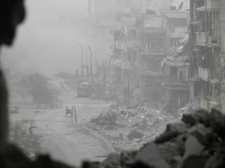 Zerbombte Strasse in Syrien.