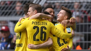 Spieler von Borussia Dortmund jubeln.