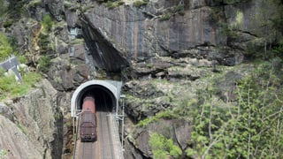 Eisenbahnstrecke durch den Gotthard Eisenbahnstrecke durch den Gotthard