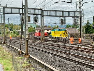 Sauglastwagen und Arbeiter