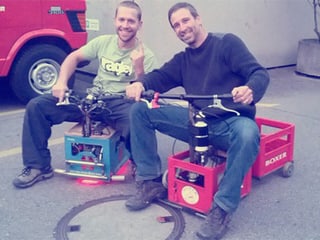 Bierkistenrennfahrer der ersten Stunde: Nicola Brändli und Marko Ristic.