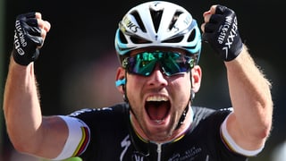 Mark Cavendish bejubelt seinen Etappensieg.