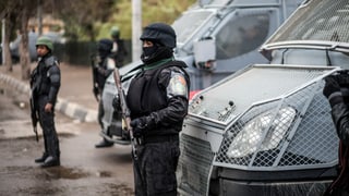 Ägyptische Polizisten im Kampfmontur.