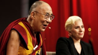 Der Dalai Lama und Lady Gaga bei einem Treffen im Juni 2016.