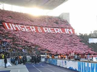 Unser Berlin als Choreo bei den Union-Fans.