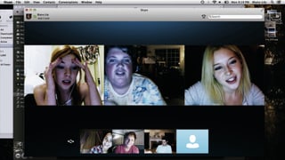 Sehchs Jugendliche unterhalten sich auf Skype