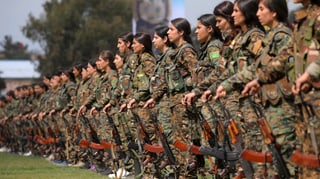 YPG-Kämpferinnne paradieren im März 2019 YPG-Kämpferinnne paradieren im März 2019