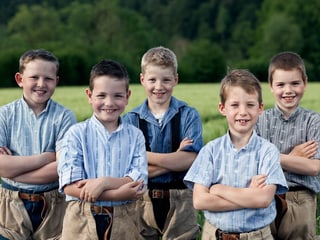 Die fünf Jungschwinger aus Langenthal posieren für ein Gruppenbild.
