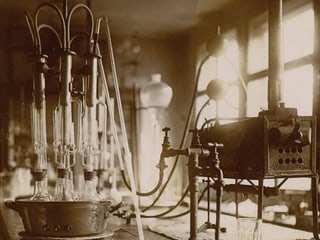 Einrichtung Labor anno 1930.