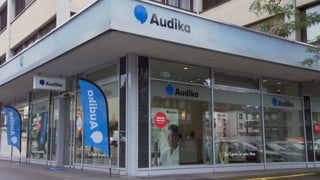 Fassade mit Audika-Schriftzug.