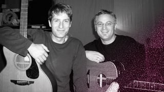 Das Duo Siat mit Gitarren.