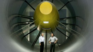Peter Sauber und Technikchef Willy Rampf im Sauber-Windkanal.