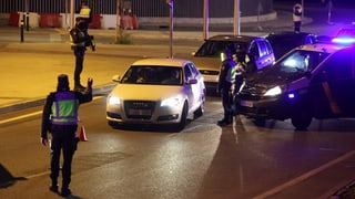Regionale Polizeieinheiten stoppen Autofahrer