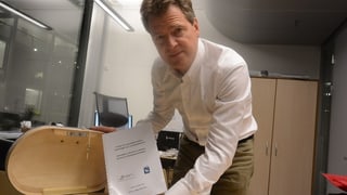 Tromsös Bürgermeister Jens Johan Hjort präsentiert das historische Abkommen mit den Sami. Tromsös Bürgermeister Jens Johan Hjort präsentiert das historische Abkommen mit den Sami.