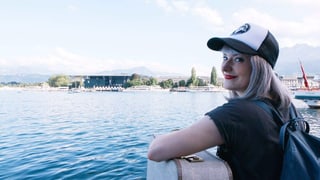 Tina Nägeli mit Blick auf das Blue Balls Festival in Luzern.