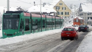 6er Tram in Riehen bei Schnee.