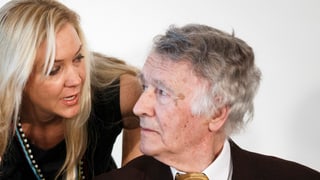 Tochter Vera Weber spricht mit Franz Weber. Tochter Vera Weber spricht mit Franz Weber.