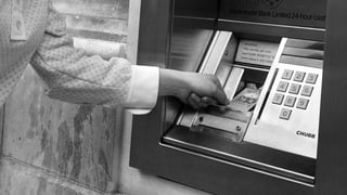 Erster Bankomat in London Erster Bankomat in London