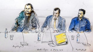 Gerichtszeichnung von Karin Widmer. Sie zeigt zwei Angeklagte mit ihrem Anwalt an der Hauptverhandlung. Gerichtszeichnung von Karin Widmer. Sie zeigt zwei Angeklagte mit ihrem Anwalt an der Hauptverhandlung.