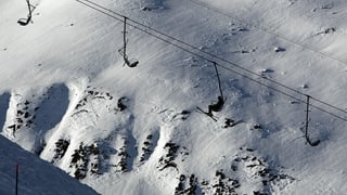 Die Lawine löste sich auf einer Höhe von 2400 Meter über Meer im Skigebiet Gemsstock abseits der Piste. 