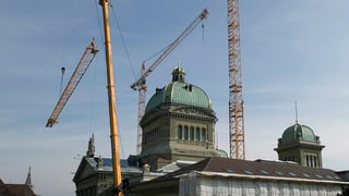 Bundeshaus mit Baukranen Bundeshaus mit Baukranen
