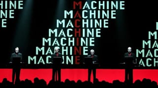 Florian Schneider-Esleben (r.) bei einem Auftritt mit Kraftwerk in Bern im Jahr 2004. Florian Schneider-Esleben (r.) bei einem Auftritt mit Kraftwerk in Bern im Jahr 2004.