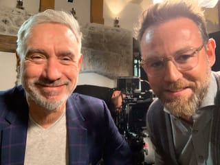 Nik Hartmann sprach mit Star-Regisseur Roland Emmerich über die Klimajugend und seinen Karrierebeginn in den USA: