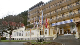 Aussenaufnahme des American College of Switzerland in Leysin.