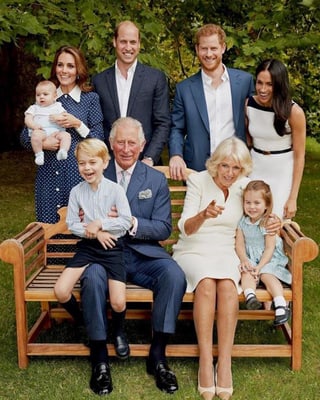 Gruppenbild von Prinz Charles seinen Kindern, Enkeln und Gattin Camilla.