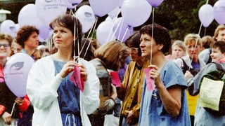 Eine Gruppe junger Frauen am Frauenstreiktag 1991