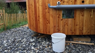 Das Kanalisationssystem eines selbstgebauten Holzhauses Das Kanalisationssystem eines selbstgebauten Holzhauses