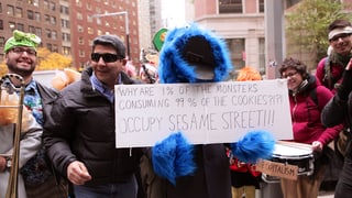verkleidete Demonstranten während der Occupy Wallstreet Demonstration in New York