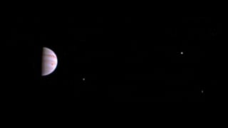 Der Jupiter mit drei seiner vier grössten Monde.